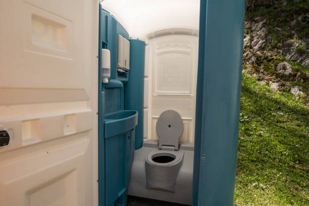 Best Portable bathroom rental  in White Cloud, MI